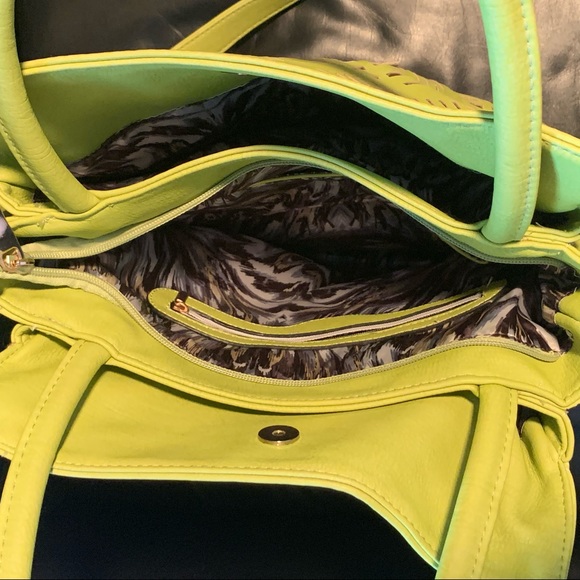 💚 “Handbag Republic" lime green & gold NWOT - Picture 3 of 8